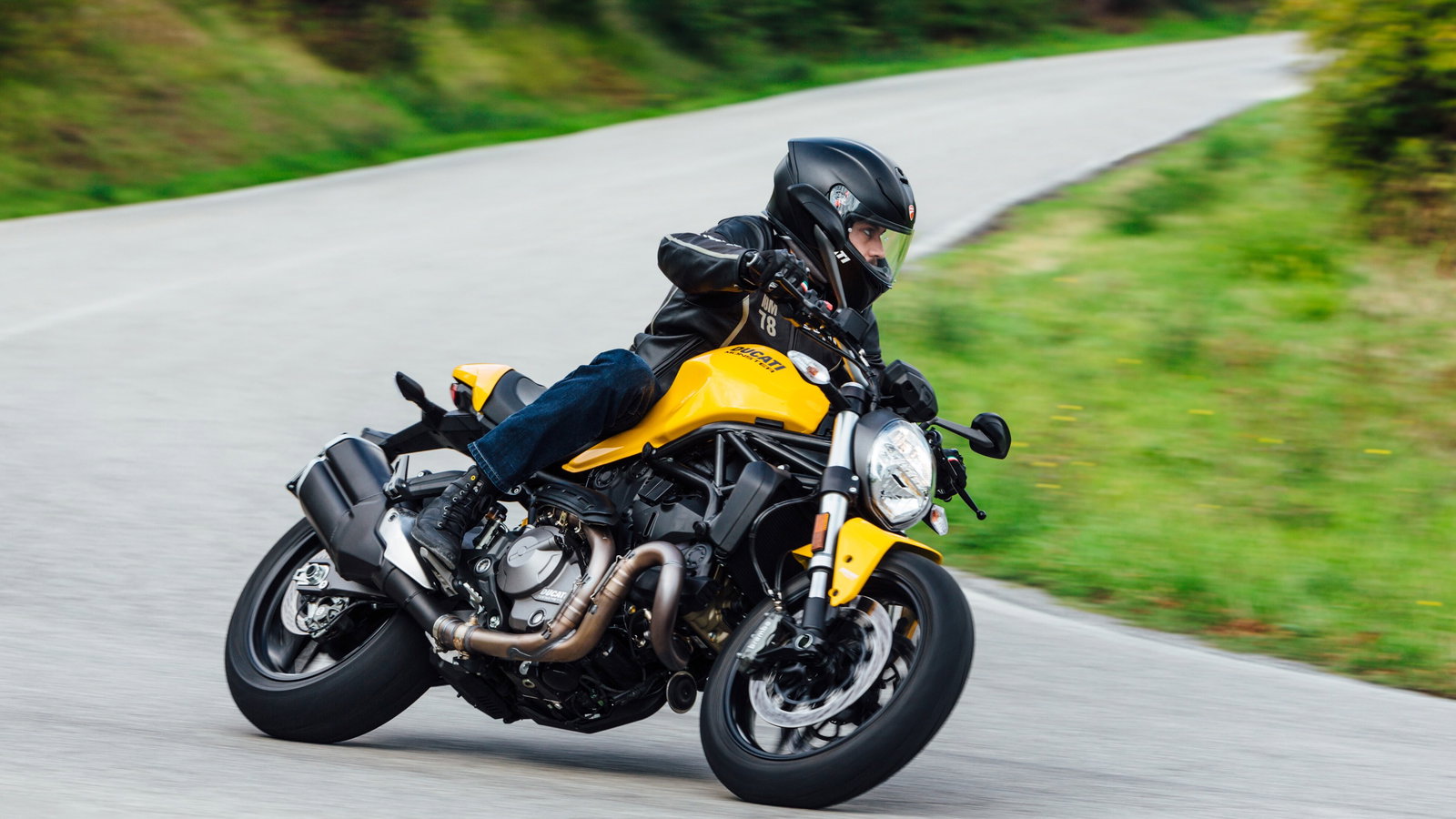 Ducati Monster 821 - riding